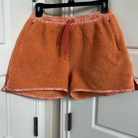 Outdoor Voices Megafleece Shorts in Papaya Size Small - Picture 2 of 6
